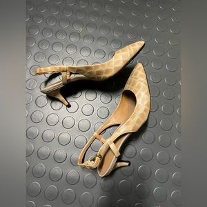 Calvin Klein - short heels